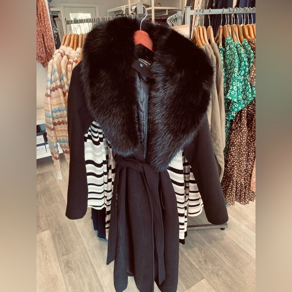 Long Coat with Faux Fur Collar - Picture 8 of 11